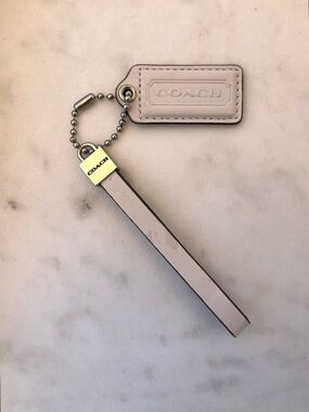 COACH Vintage Leather Hang Tag + Lanyard, White